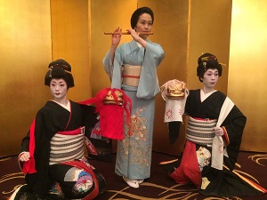 篠笛の演奏にて御祝儀舞